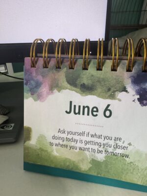 Shopping for your business bestie? Or want to treat yourself? This gift guide will help you find the perfect gift for a business owner!